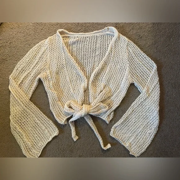 NWOT cream cropped crochet/knitted‎ sweater size small - Picture 4 of 4